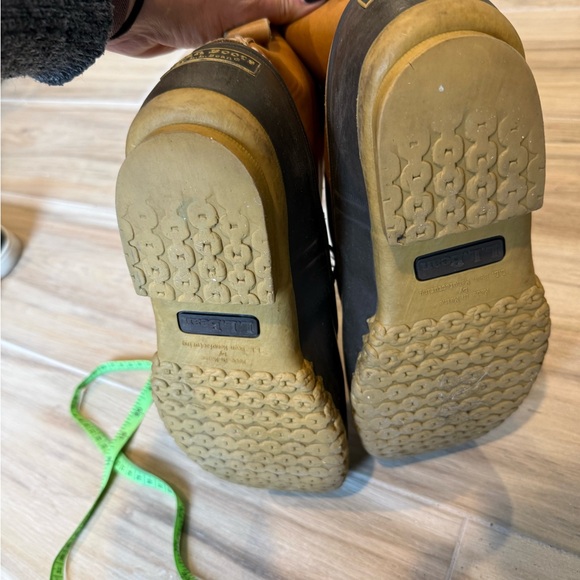 L.L. Bean Men's Leather Waterproof Fleece Lined Boots - Picture 6 of 11